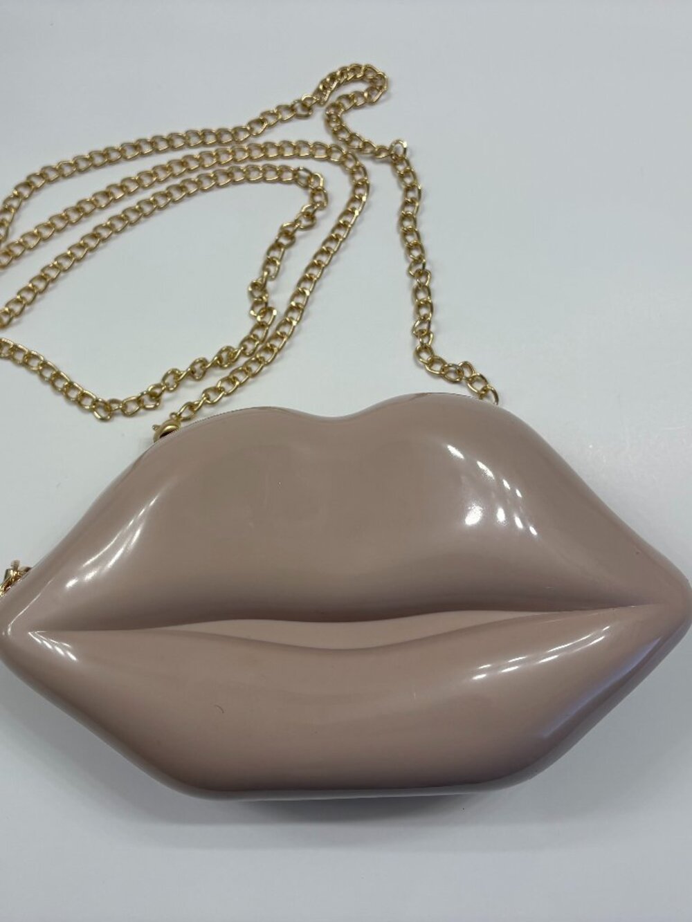 Lip Shaped- Kisses Hard-shell Crossbody Handbag /Purse- Blush /Nude--NWT